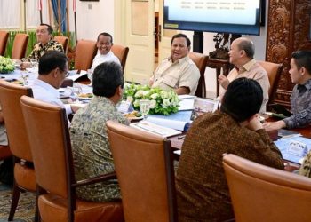 Prabowo Gelar Ratas Bahas Cuaca Ekstrem hingga Sekolah Rakyat