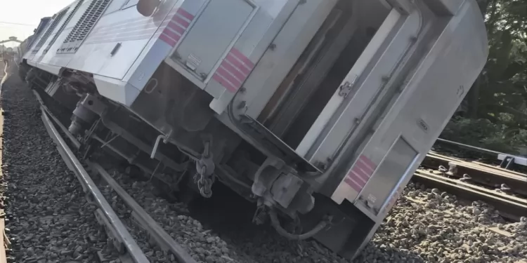 Evakuasi Lima Gerbong Kereta Argo Bromo di Stasiun Pagaden Baru Berjalan Lancar, Penumpang Selamat