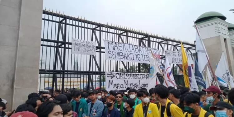 Ribuan Aparat Amankan Aksi Mahasiswa di Jakarta, Suasana Sekitar DPR Dipenuhi Ketegangan