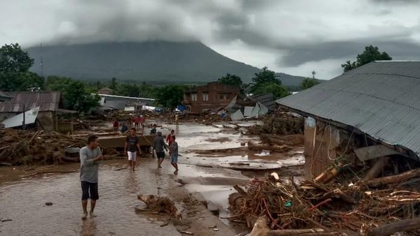 Banjir Bandang Terjang NTT, Belasan Warga Tewas dan Puluhan Masih Hilang