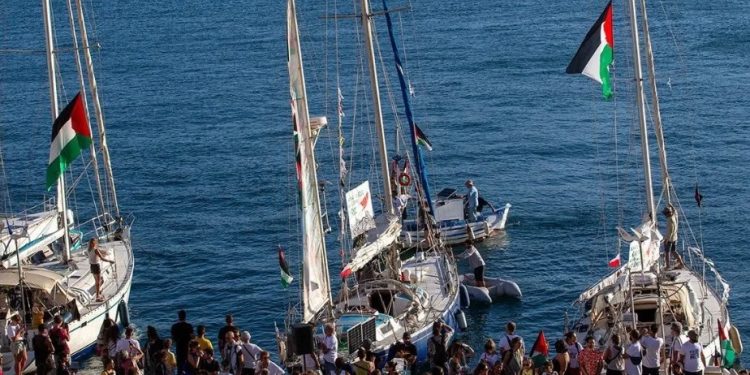 Gelombang Aksi Global Mengecam Israel Hentikan Kapal Bantuan Gaza