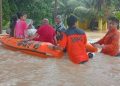 Padang Dilanda Banjir Mendadak, Warga Berlarian Selamatkan Barang Berharga