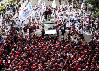 Demo buruh besar-besaran di Jakarta