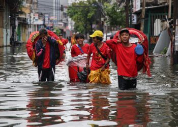 Hujan Ekstrem Picu Banjir di Sejumlah Wilayah Jakarta, Aktivitas Warga Terganggu