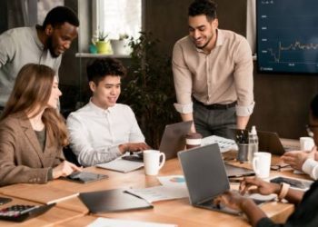 Curhatan Karyawan tentang Atasan Kasar Viral, Picu Diskusi Dunia Kerja