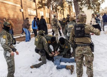 Demo Besar di AS Menggema Setelah Penembakan Agen Imigrasi, Publik Turun ke Jalan