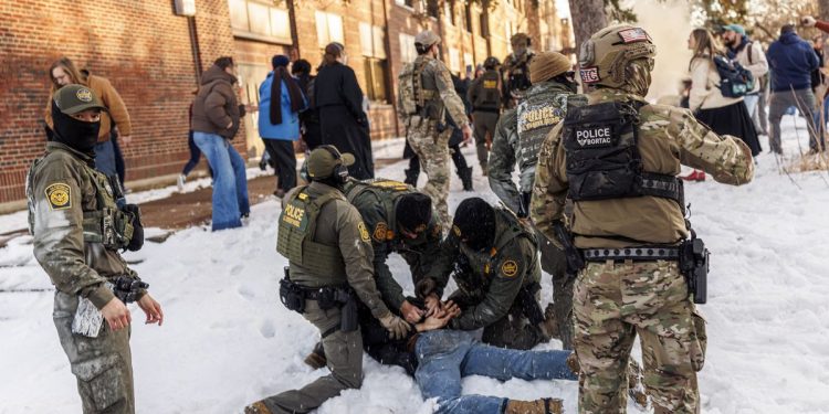 Demo Besar di AS Menggema Setelah Penembakan Agen Imigrasi, Publik Turun ke Jalan