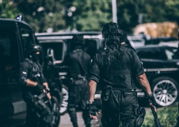 Aparat di Bawah Tekanan Publik yang Kian Kritis