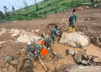 Evakuasi Korban Longsor di Cisarua Masih Berlangsung, Warga Bertahan di Tengah Ketidakpastian