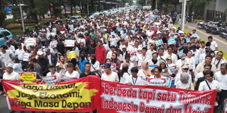 Aksi Unjuk Rasa Warnai Jakarta, Pengamanan Diperketat Sejak Pagi