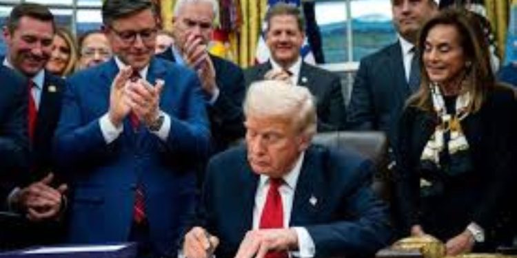 Presiden Amerika Serikat Resmikan Paket Pendanaan untuk Stabilkan Pemerintahan